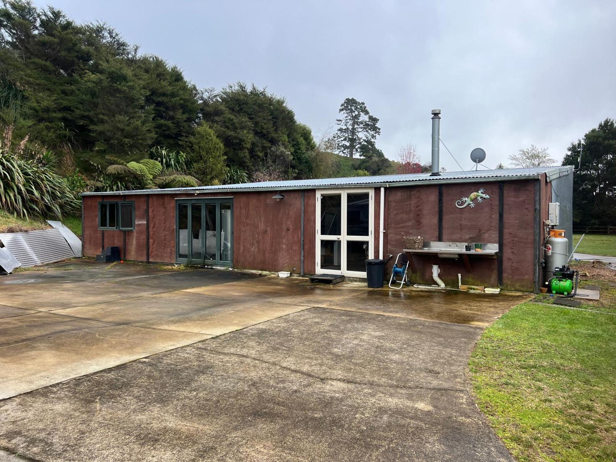 Self Contained Open Shed Space Wainui  Exterior foto