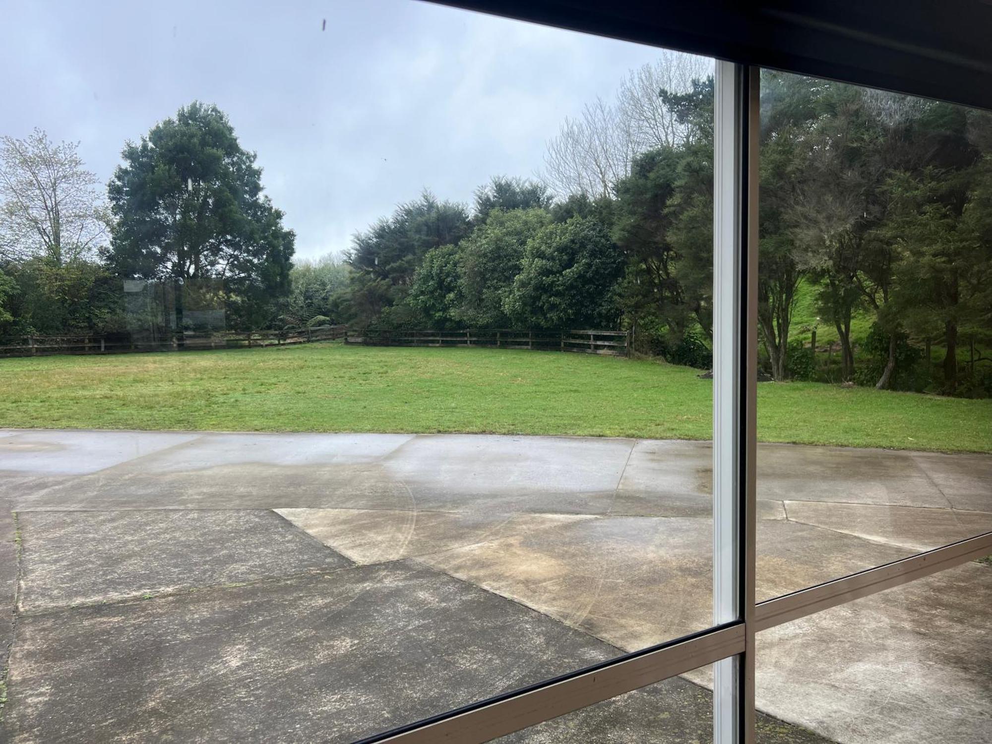 Self Contained Open Shed Space Wainui  Exterior foto
