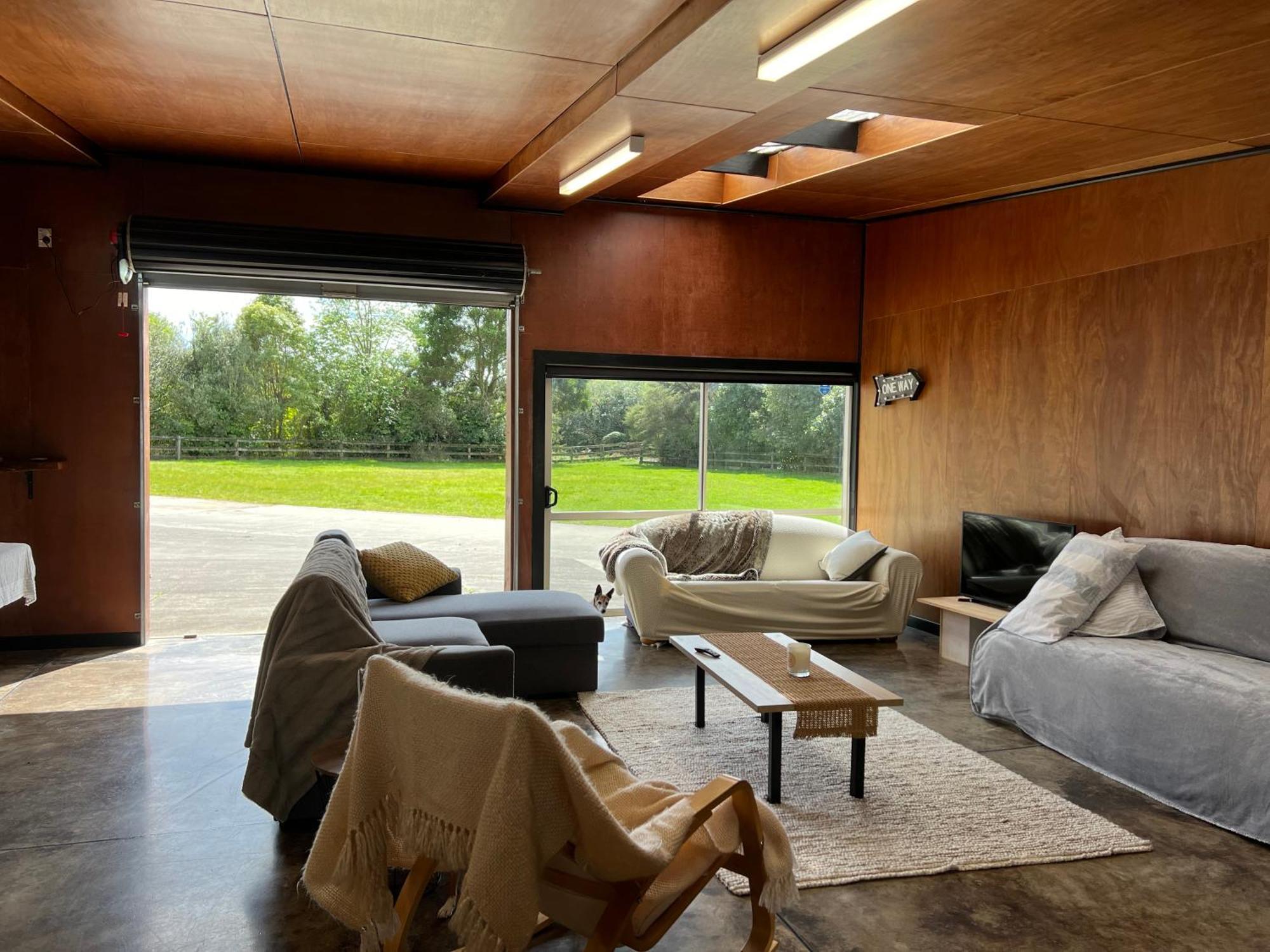 Self Contained Open Shed Space Wainui  Exterior foto